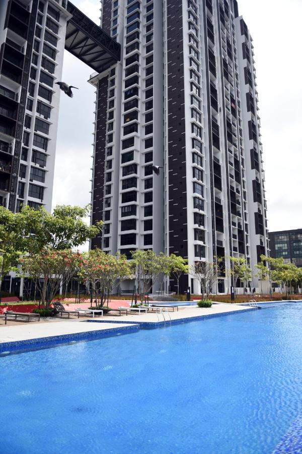 Mines Astetica Lake View Condo Seri Kembangan V1 Exterior foto